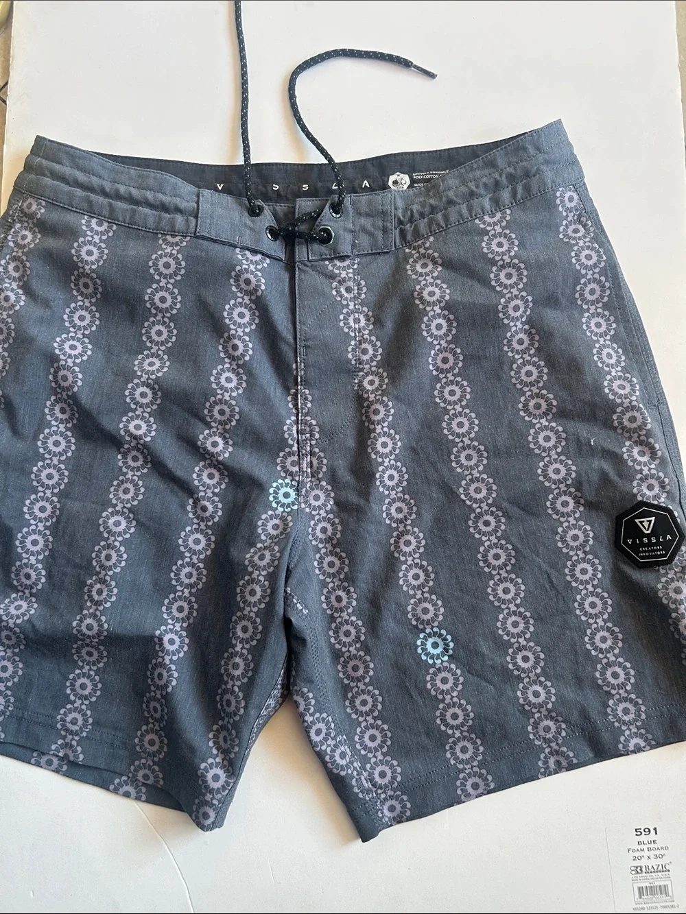 VISSLA Gray Floral-Chain Men's Swim Board Shorts